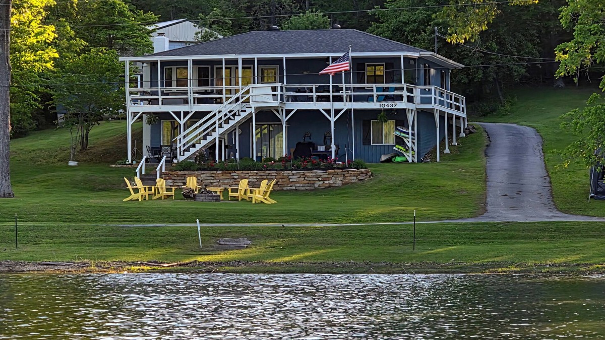 Rogers House | Shoreline at Beaver Lake. Relaxing Peaceful Lakefront Home