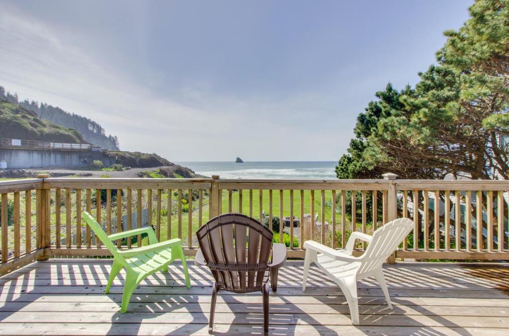 Cape Meares House | Shoreline Cottage Oceanfront Vacation Rental