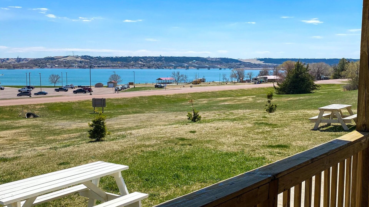 Chamberlain House | Shoreline Cottage SD