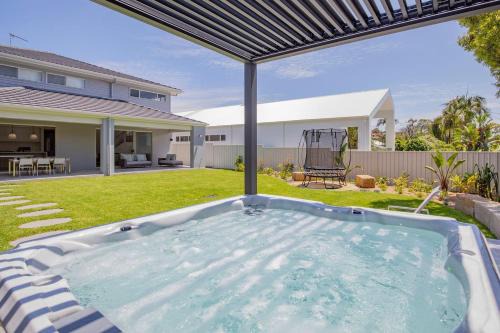 Caves Beach House | Shoreline Luxe - Refined Beachside Elegance with Spa