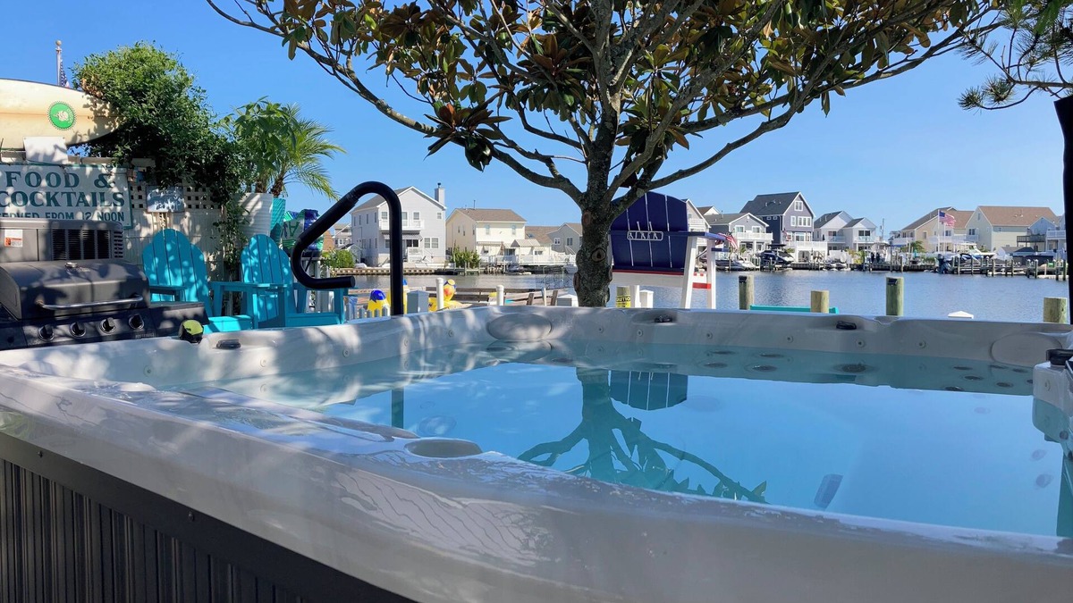 Seaside Heights Apartment | Shorely Waterfront Private 'mini-resort' XL 2ndFl 2/3 br 2.5 bth w Jacuzzi