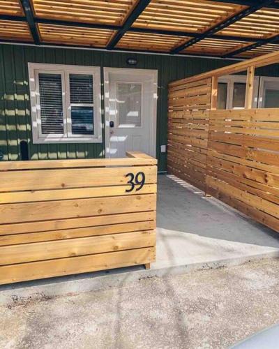 Harrow Apartment | Shores of Erie Hideaway (Single Level Studio Apartment)