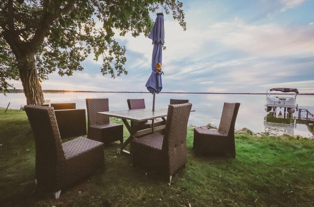 Ottertail House | Shoreside 4b/4b walkout retreat with perfect sand
