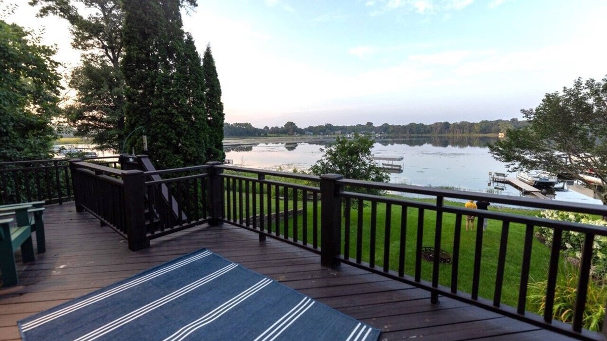 Shoreview House | Shoreview Lakeside Cottage