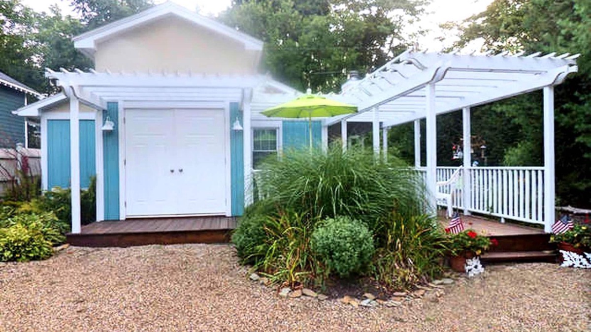 Union Pier Cottage | Shorewinds beachhouse Garden Gate opens directly to beachpath No roads to cross!