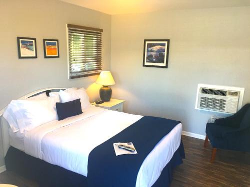 Jamesport Hotel | Shorewood Inn