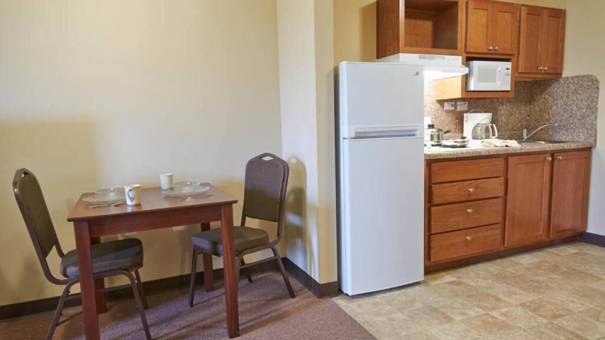 Pleasanton House | Short Drive Away from River Park! 2 Pet-friendly Suites w/ Free Parking!