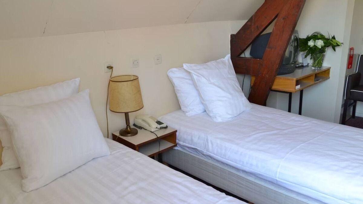Brielle Hotel | Short Drive to Beach! Free Breakfast and Parking, Close to Brielse Meer!