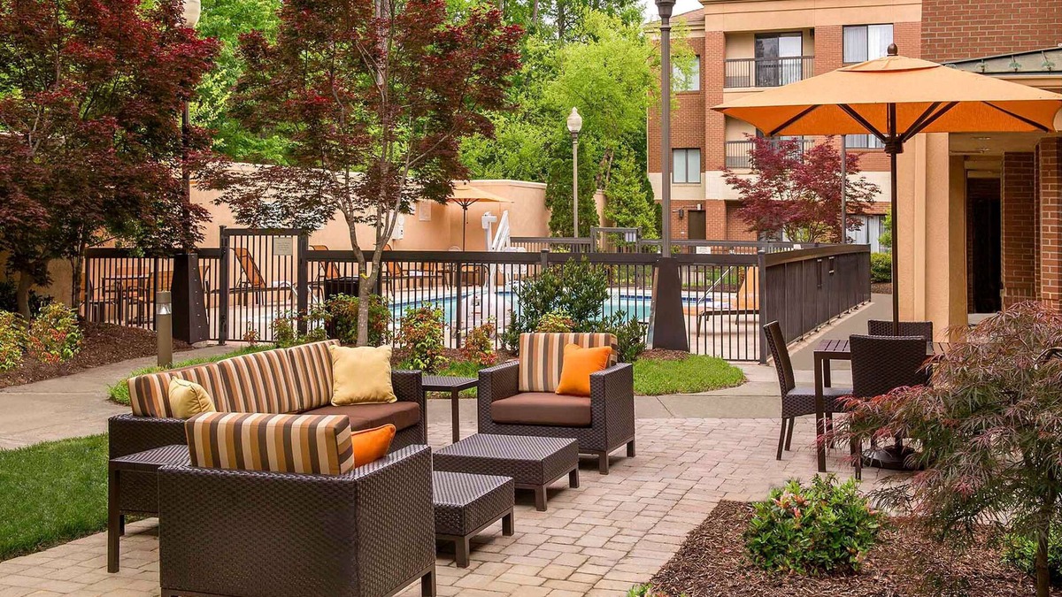 Durham Hotel | Short drive to Cary Tennis Park! 2 Pet-friendly Units W/FREE Parking,