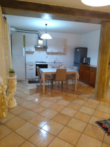 Montemitro House | Short-Lets vista piscina