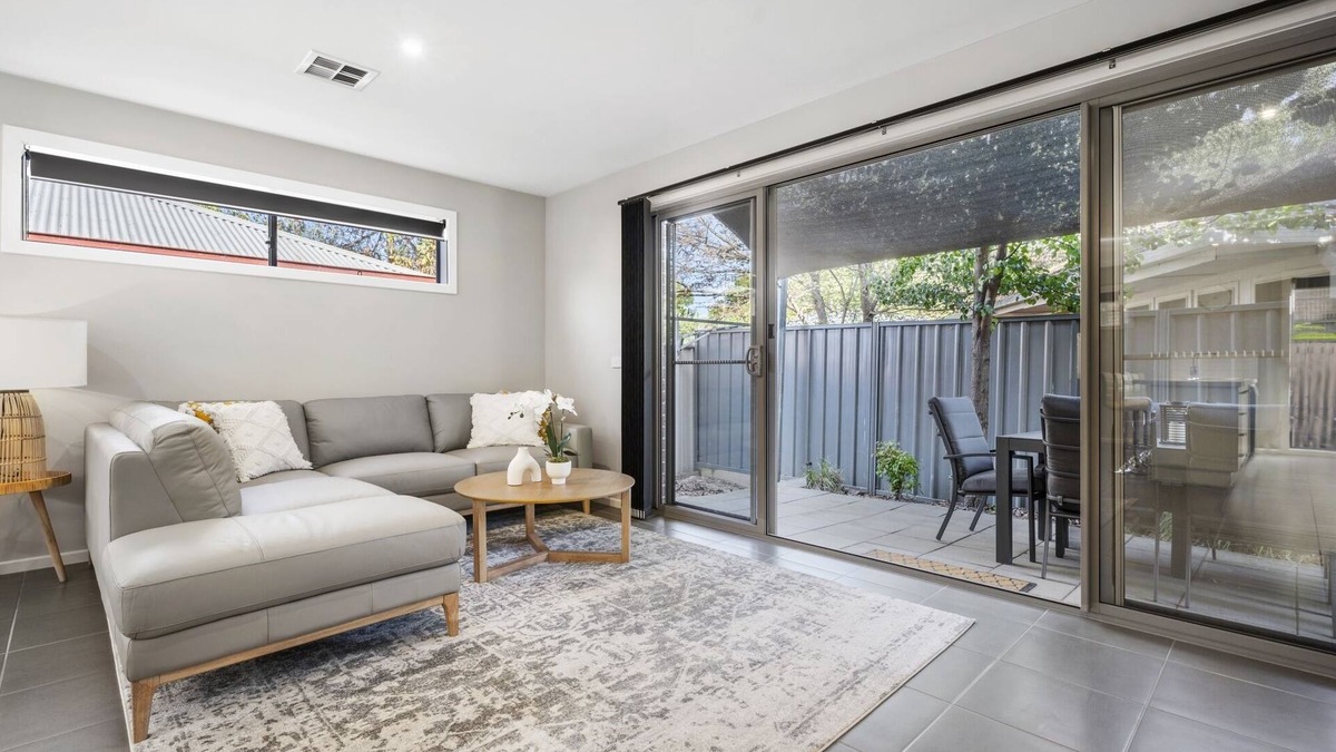 Golden Square House | Short & long stay options. 3 bedrooms. Free Wi-Fi.