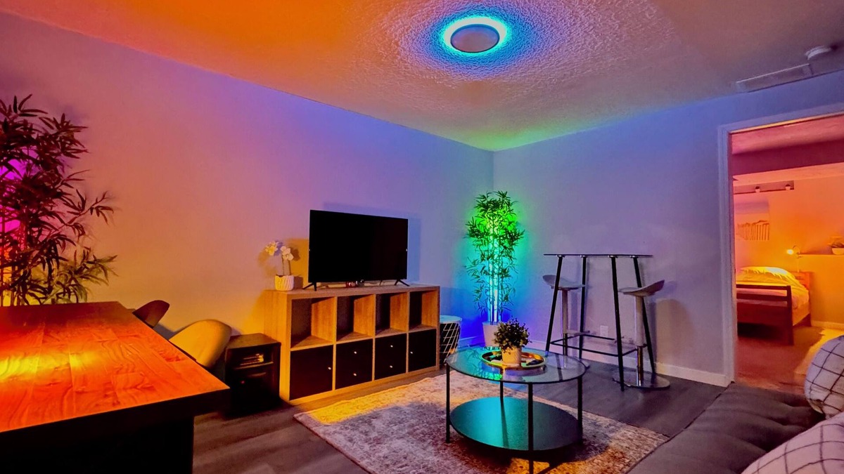 Calgary Apartment | Short or Long Term | Pet Friendly | Dog Park | King Bed | Workspace for 2