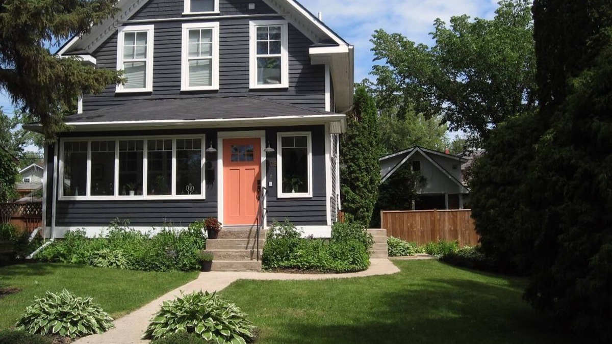 Saskatoon Downtown House | Short-term House Rental August 1 to November 11, 2024