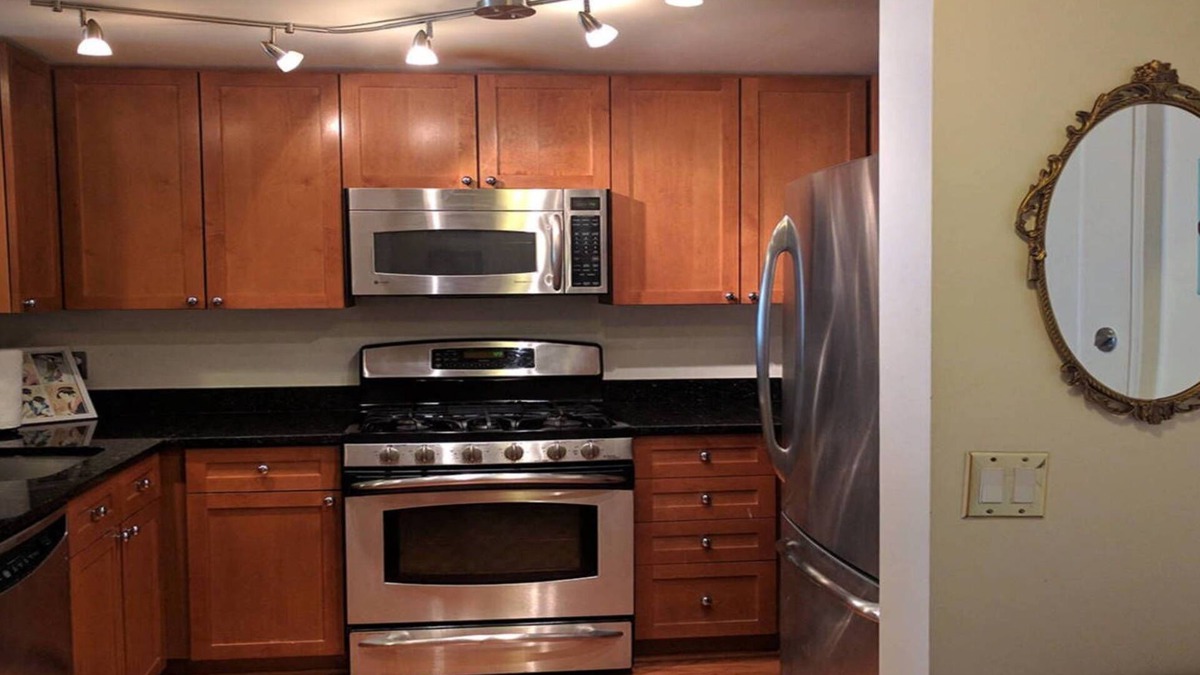 Downtown Condo | Short term luxury condo in DT of Silver Spring near Red Line & Amenities