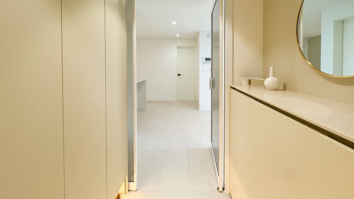 Seongsu Apartment | [Short-term rent]1316sqft Seongsu-Dong Luxury 2B2B APT with dress room, king bed