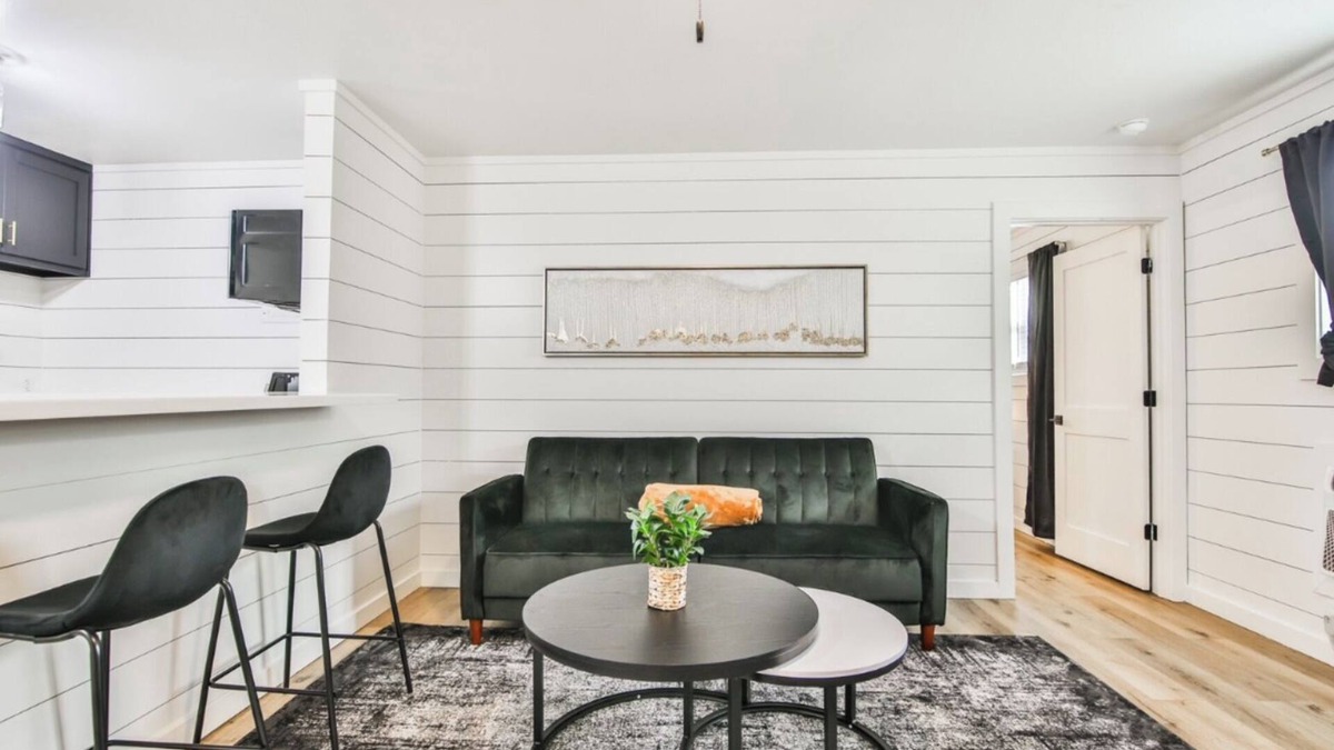 Lubbock Apartment | Short Term Rental 1BR, Furnished, Paid Utilities, Pet-Friendly, Free Internet.