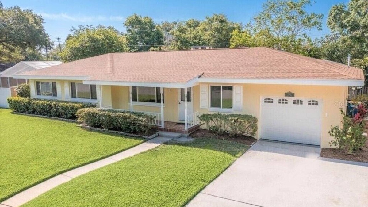 Clearwater House | Short term stay coastal furnished w/utilities in Clearwater Florida near Beach.