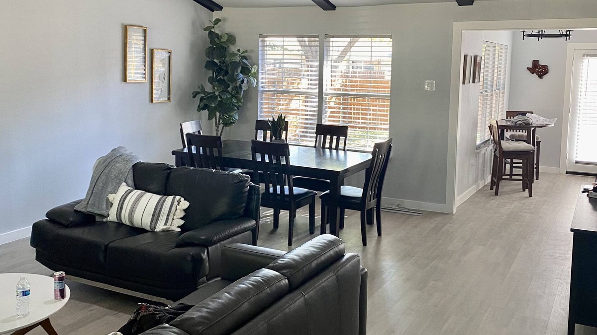 Lewisville House | Short Term Temporary Housing & Last Minute Rentals