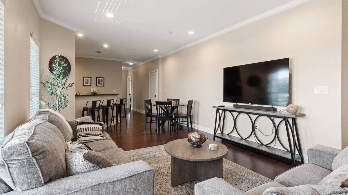 Tuscaloosa Condo | Short walk to BD Stadium and the University. 3.5m from River Run Park.