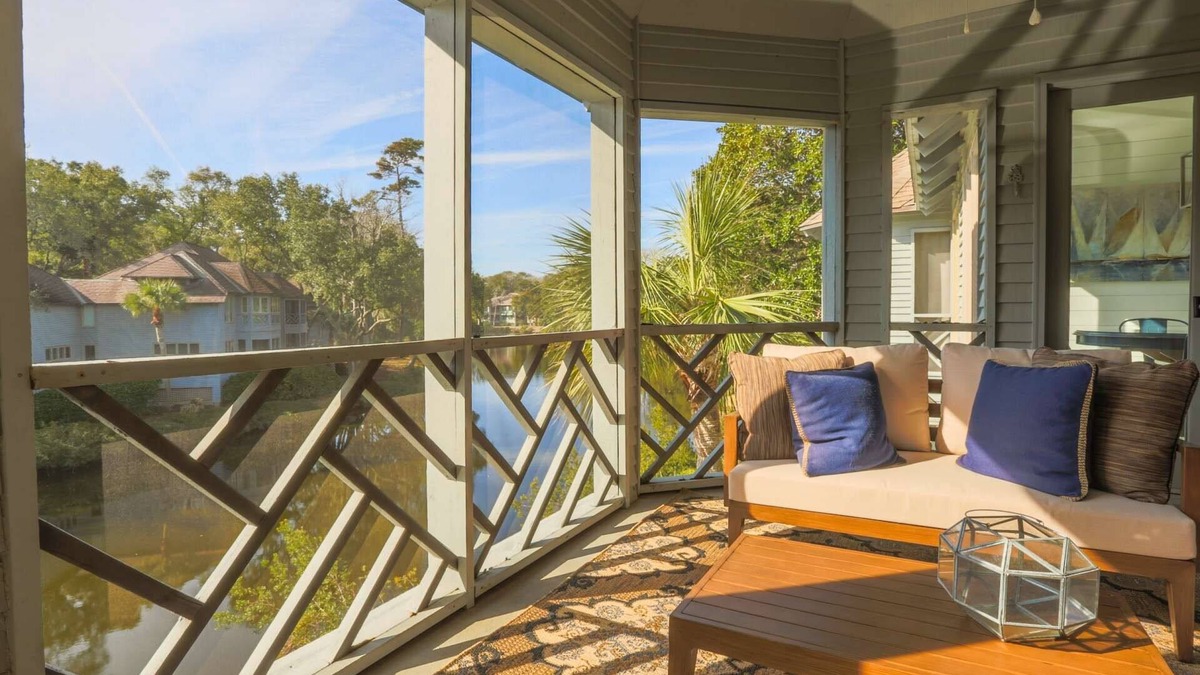 Kiawah Island Villa | Short Walk to Beach. Sun Soaked, Newly Renovated, Bright & Modern Villa with Lagoon Views.