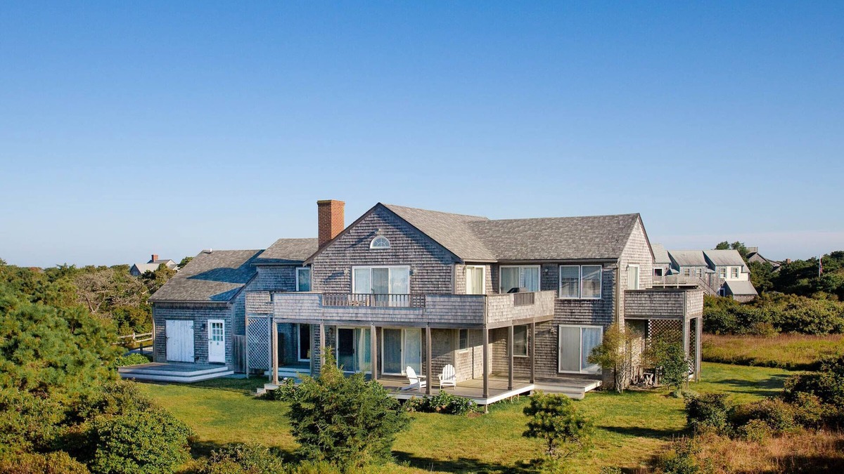 Surfside House | Short walk to best beach in Nantucket - great family house