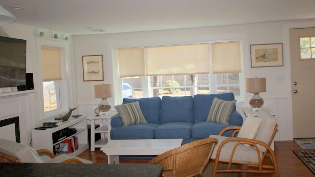 West Harwich House | Short walk to Earle Road Beach or Grey Neck Beach