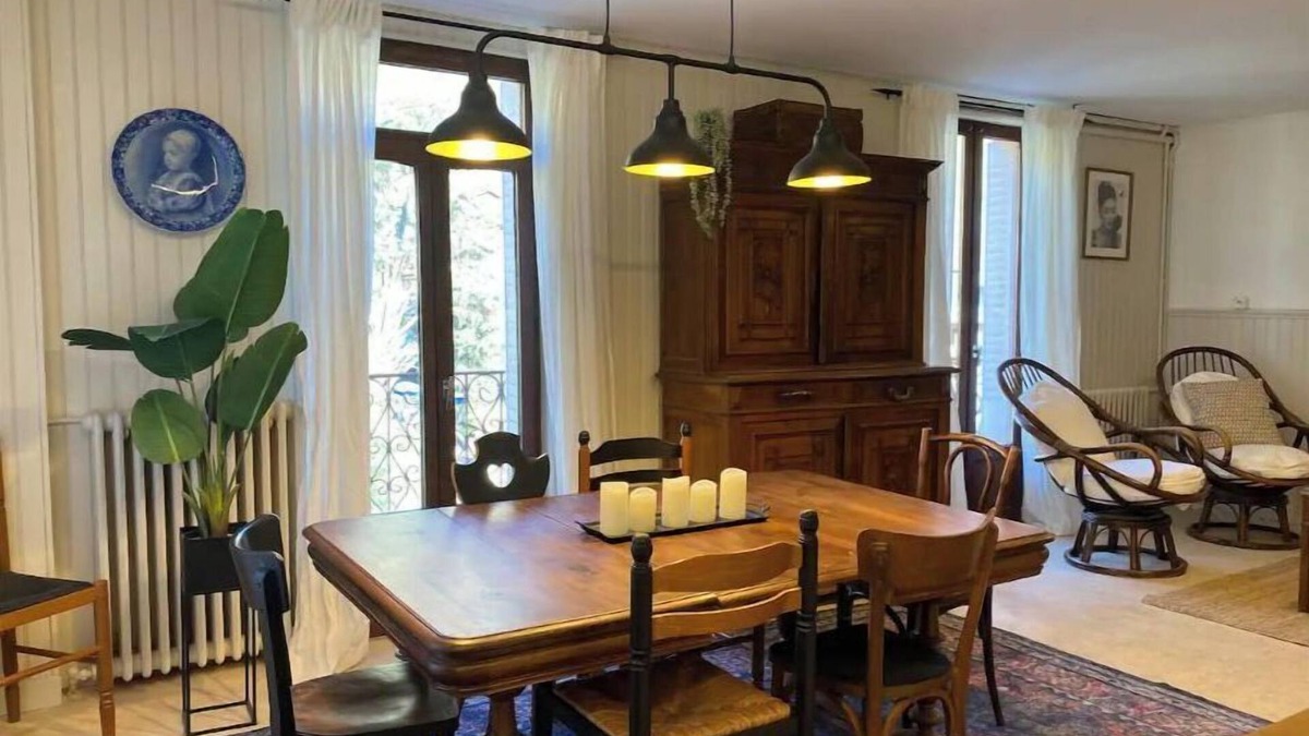 La Perriere Apartment | Short Walk to Gondola and Thermals!