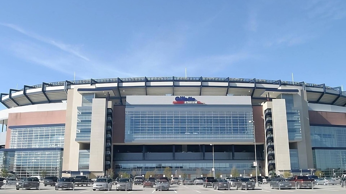 Foxboro Hotel | Short Walk to Gillette Stadium! Offers FREE Breakfast and FREE Parking!