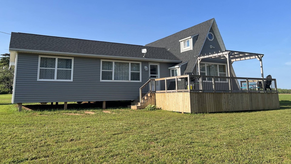 Fernwood Cottage | Short Walk to the Beach - 4 BR, 2 BA Cottage in Fernwood, PE