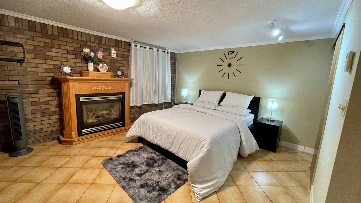 Niagara Falls Apartment | Short Walk to the Falls,SuperLargeApt,Free parking