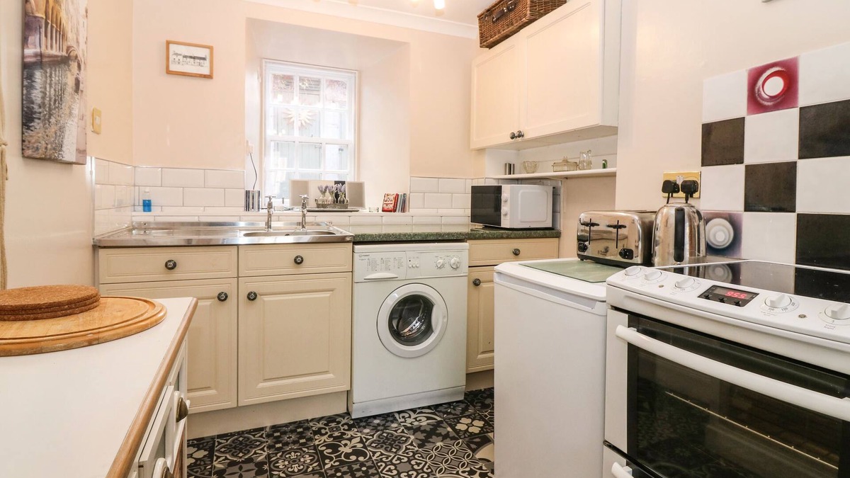 Newburgh Cottage | SHORTBREAD COTTAGE, pet friendly, with a garden in Newburgh, Fife
