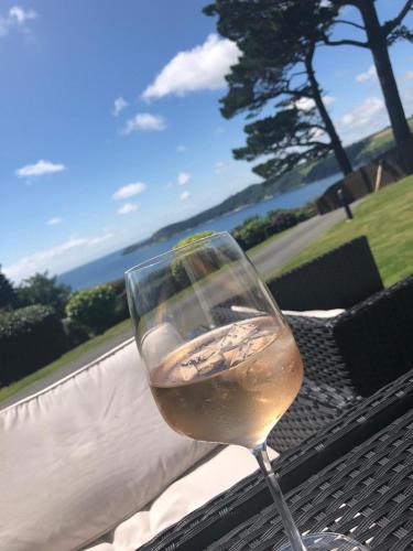Carlyon Bay Apartment | Shorthorn Apartment, 53a Sea Road