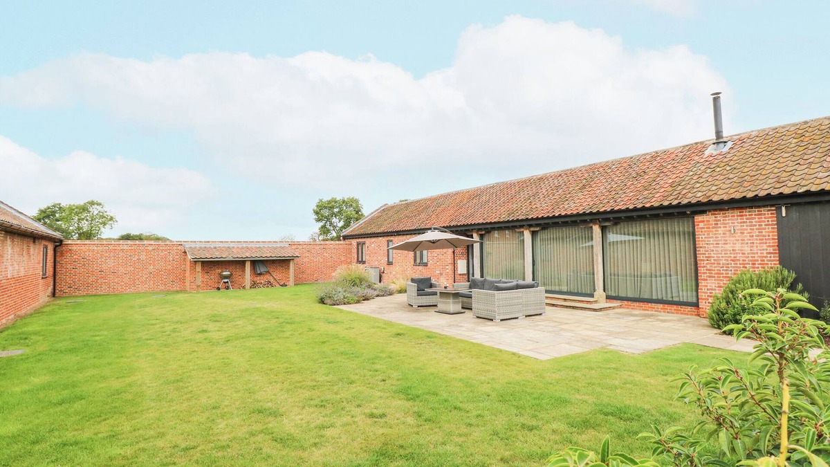 Norwich Cottage | SHORTHORN BARN, pet friendly, character holiday cottage in Taverham