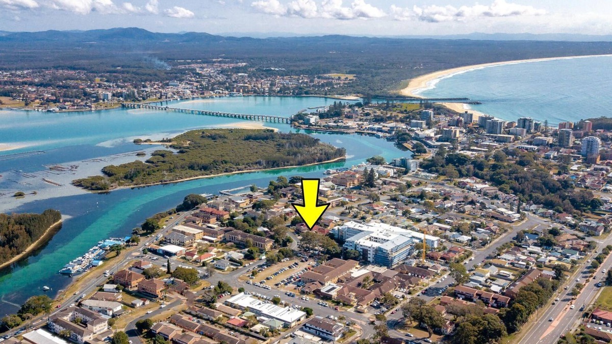 Forster Villa | Shorties by the lake