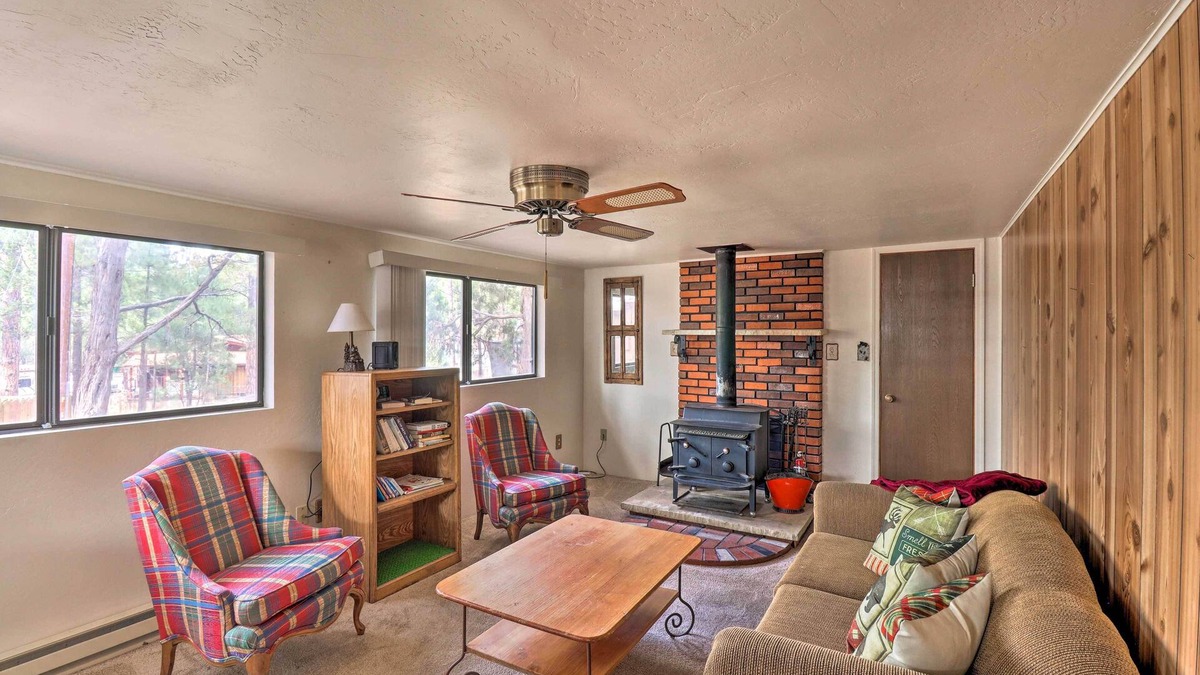 Torreon Cabin | Show Low Cabin w/Fire Pit: Near Hiking!