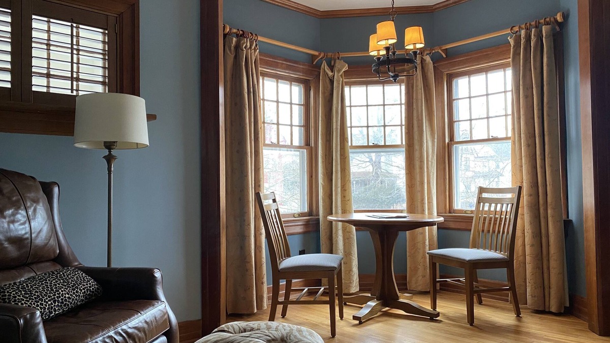 Bloomington Bed & Breakfast | Showers Inn