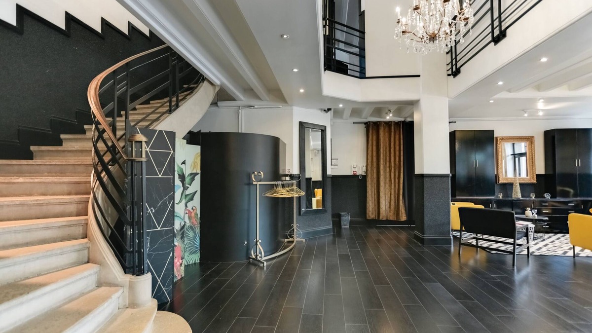 Gorge de Loup Apartment | Showroom, atypical event space