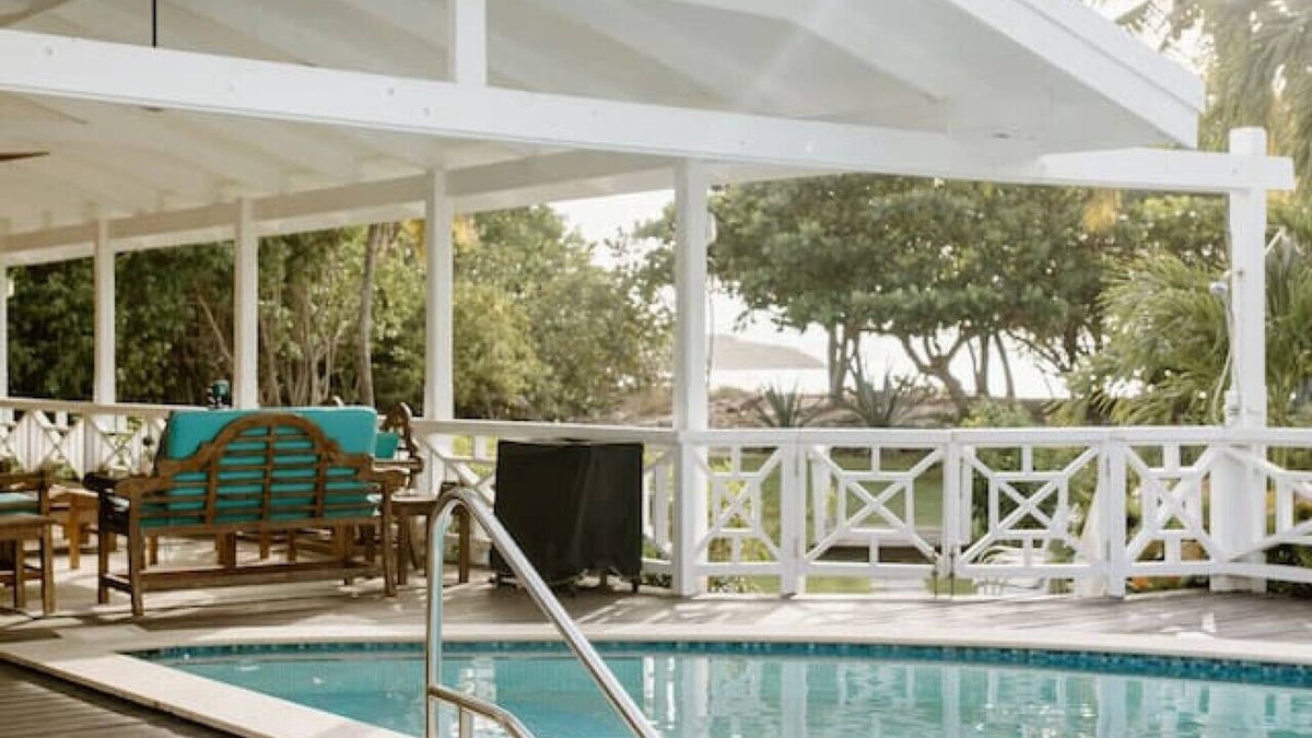 Testman House | Shoys Beach House - 5 bedroom villa on the Beach!