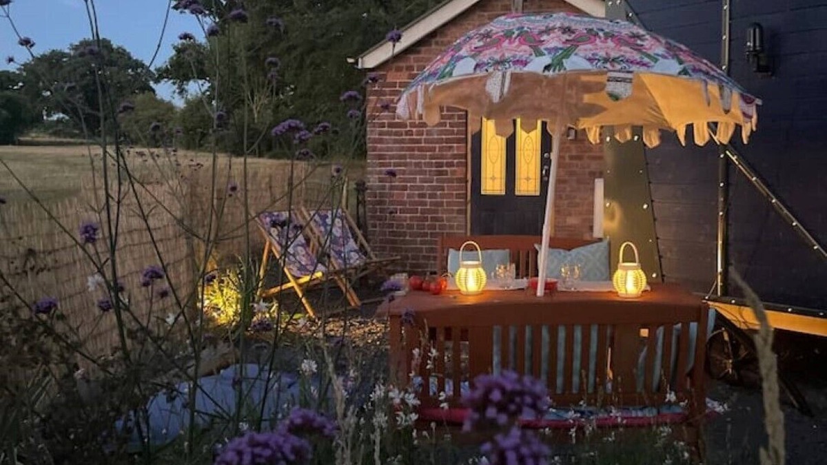 Halfway House House | Shrawardine Station Train Carriage sleeps 4 Fishing and Wild Swimming