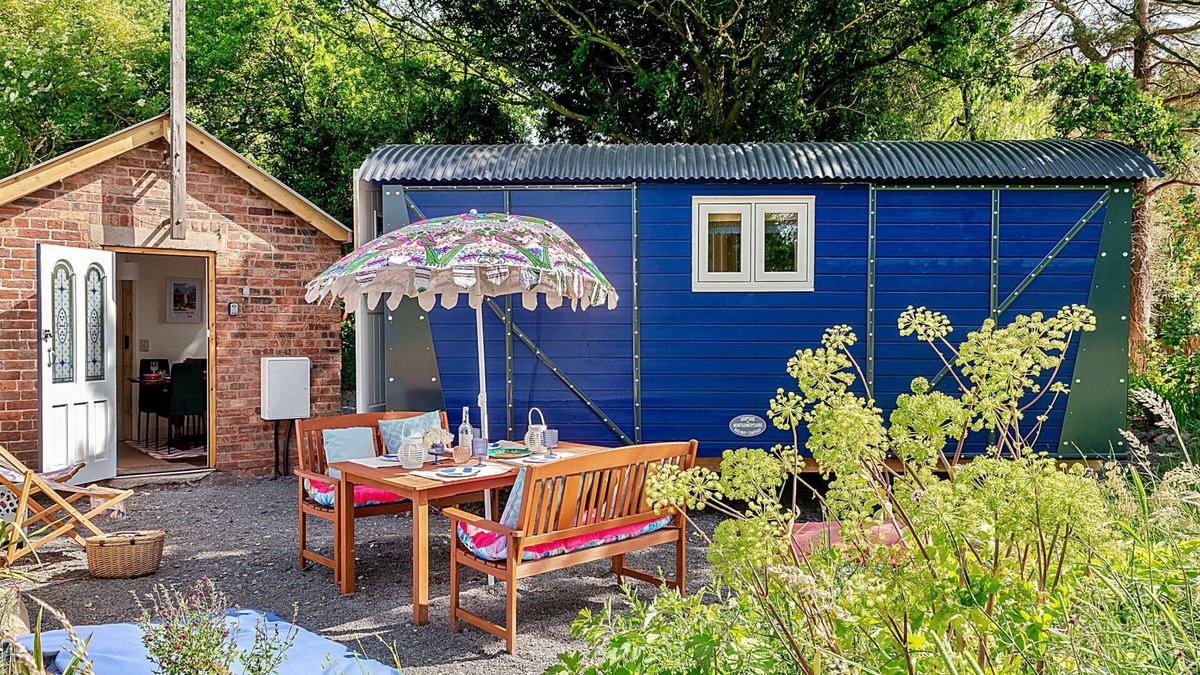 Stoney Stretton House | Shrawardine Train Carriage by Interhome