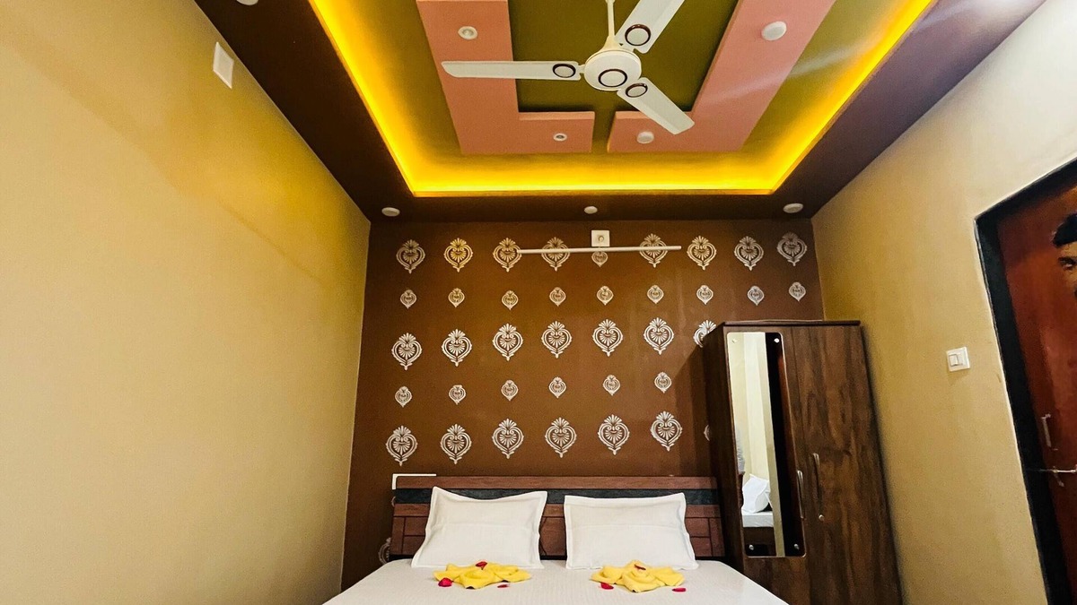 Rajpipla Hotel | Shree keshrinandan home stay