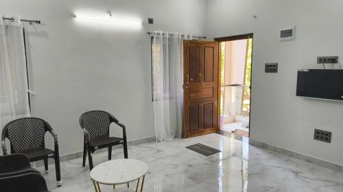 Gokarna House | Shri Virajita - Twin Bed with Living Room