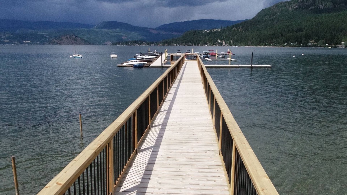 Blind Bay Resort | Shuswap 3 Bedroom Cottage with lake access
