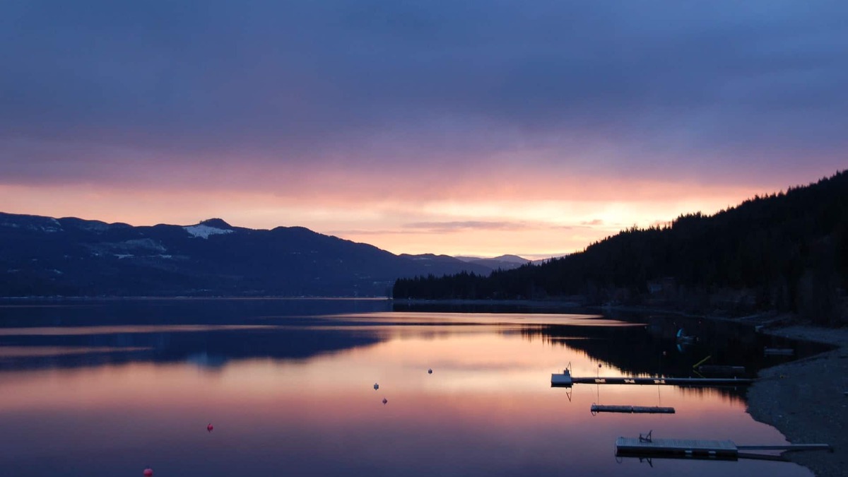 Anglemont House | Shuswap Lake House Melo Beach