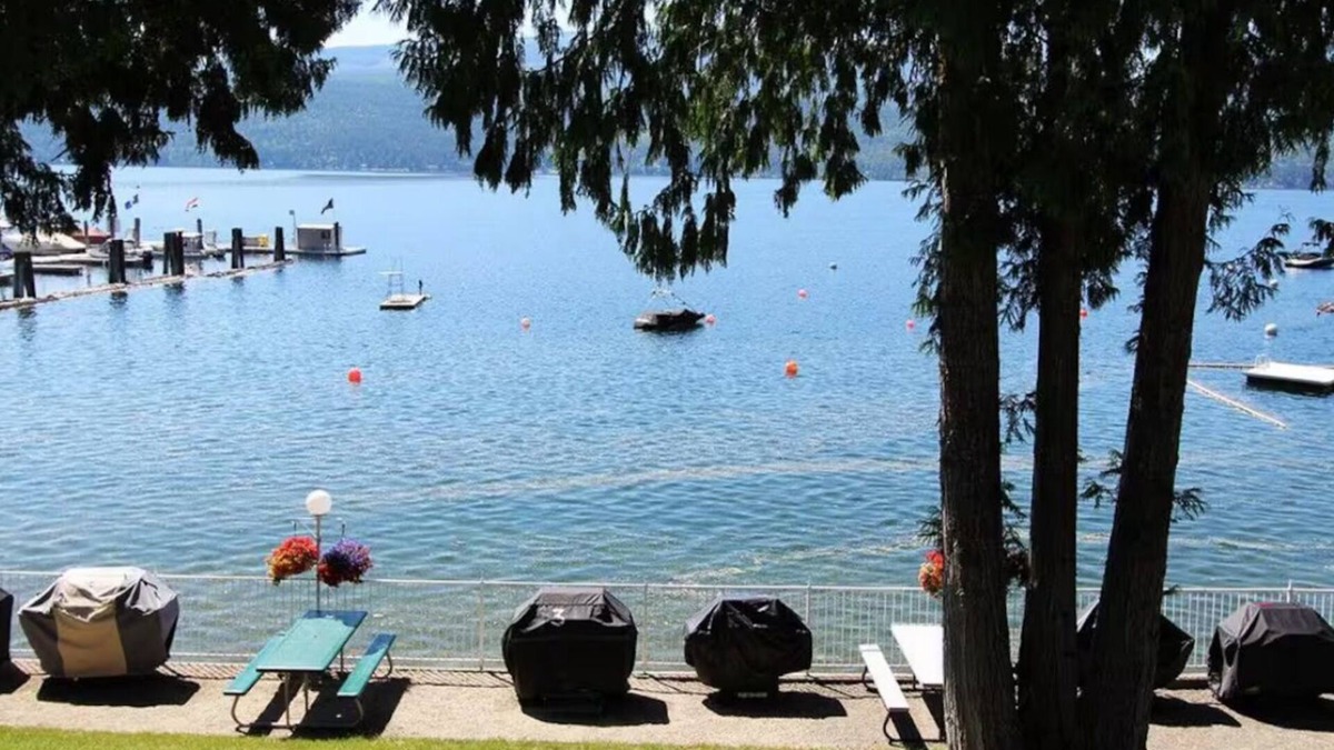 Anglemont House | Shuswap Lakefront Condo