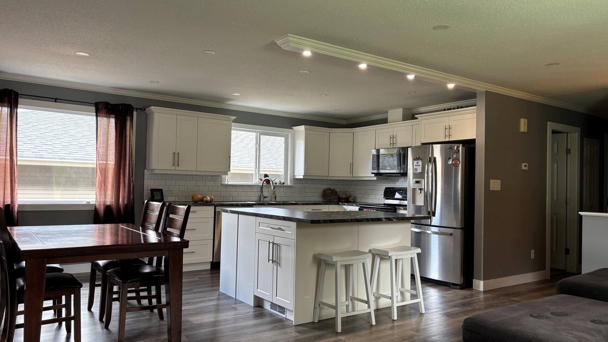 Canoe House | Shuswap SerenitynShuswap Lake, Canoe B.C.