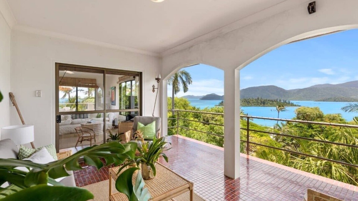 Shute Harbour House | Shutehaven Beach House with Ocean Views.