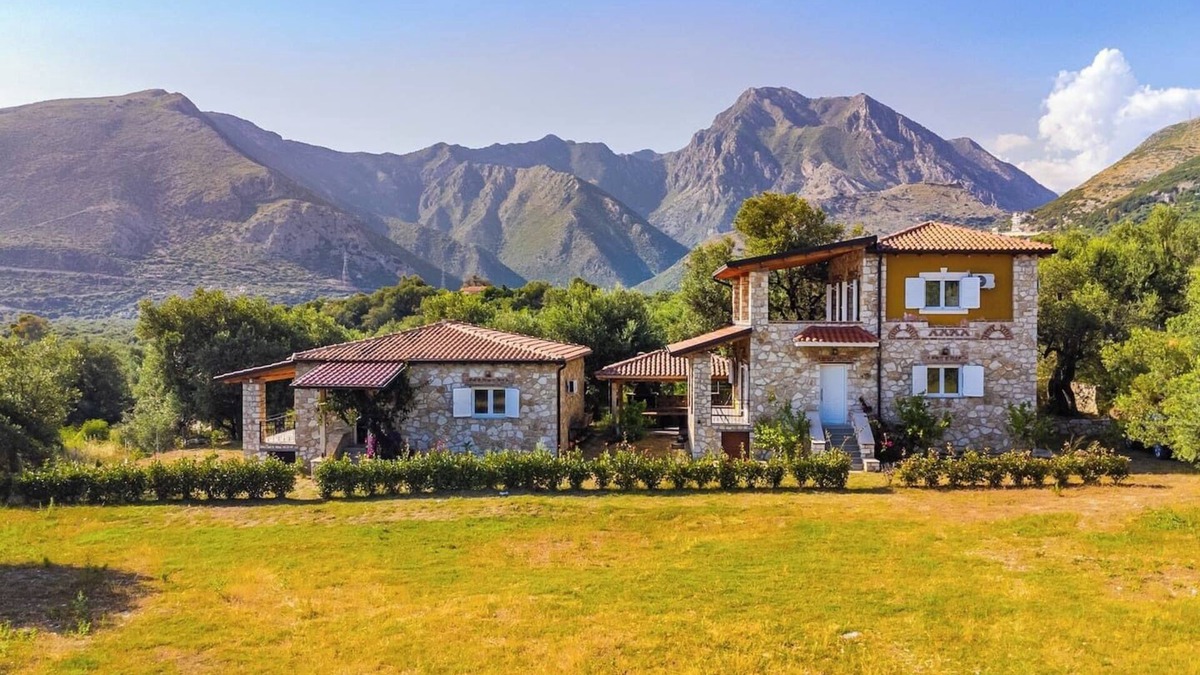 Borsh House | Siar | The Large Villa
