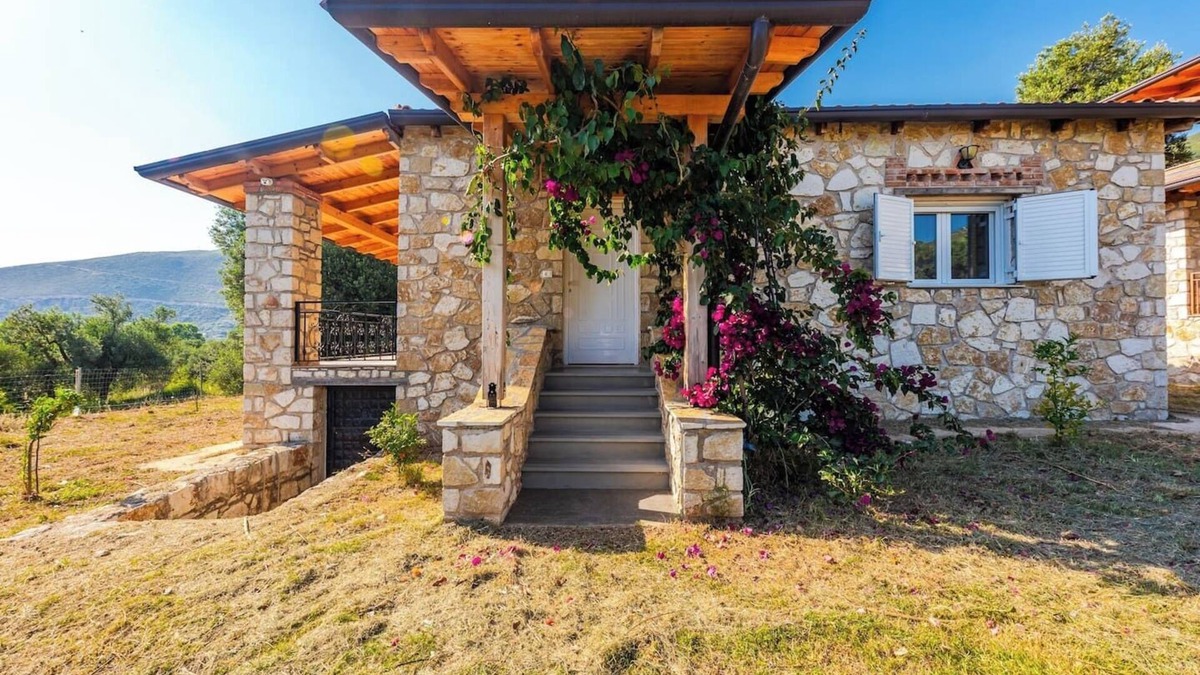 Borsh House | Siar | The Small Villa