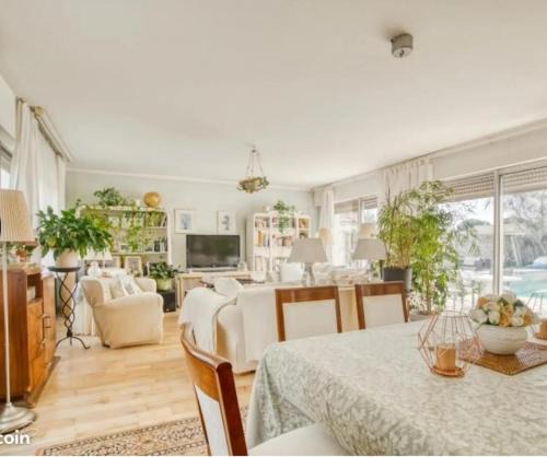 Charron Villa | Sicomnia